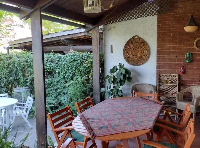 On The Edge Of Town Villa Roma