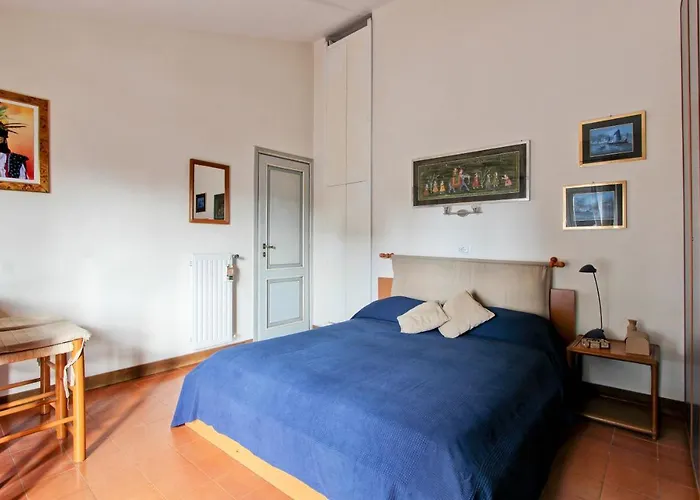 On The Edge Of Town Villa Roma